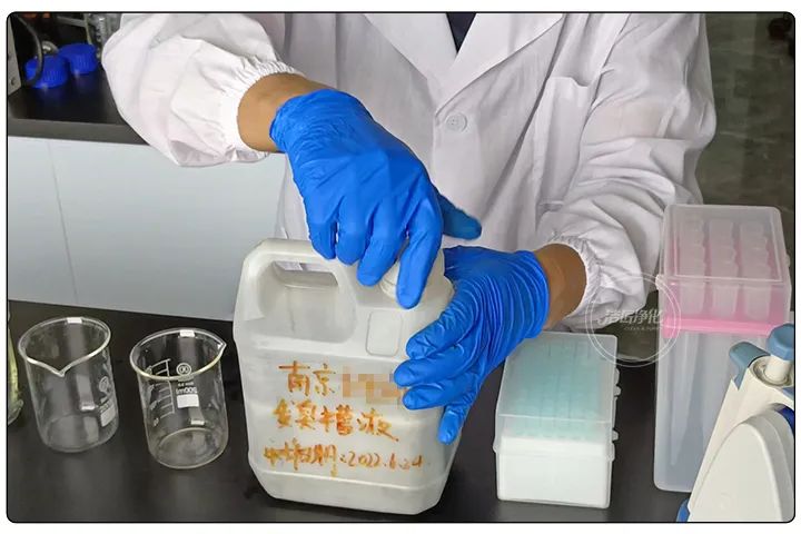 潔匠凈化·的凈工業(yè)除臭劑_切削液變質(zhì)、發(fā)臭，車(chē)間異味污染大，除臭劑該怎么選？