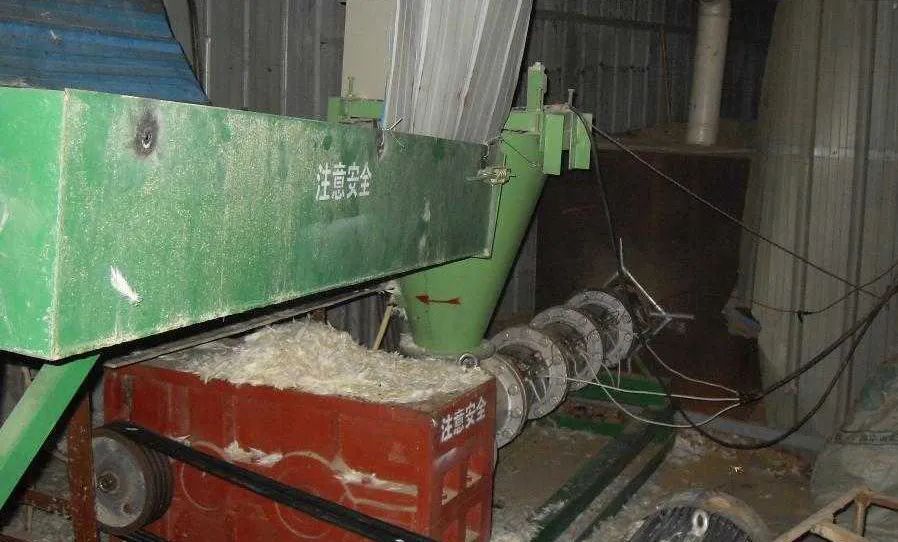 潔匠凈化·的凈工業(yè)除臭劑_羽毛粉加工腥味、苦味、惡臭味混雜，看工業(yè)除臭劑如何快速除臭！