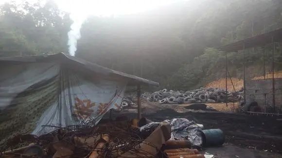 廢舊輪胎煉油廢氣污染，車(chē)間惡臭問(wèn)題可利用潔匠凈化除臭劑解決.jpg