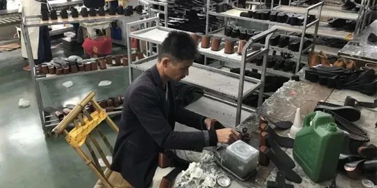 Dejing的凈??制鞋廠(chǎng)除臭劑，治理?yè)]發(fā)性有機化合物(VOC)廢氣.jpg